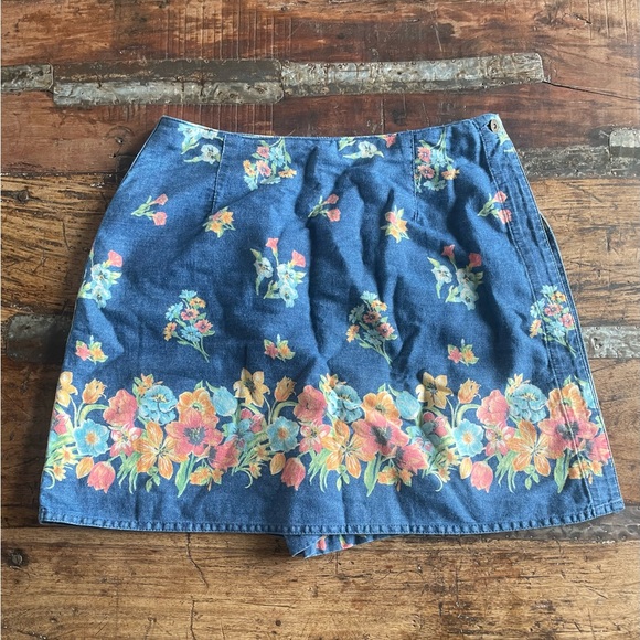 Liz Claiborne Dresses & Skirts - •VTG. Liz Claiborne•Jean Skort•Size 10